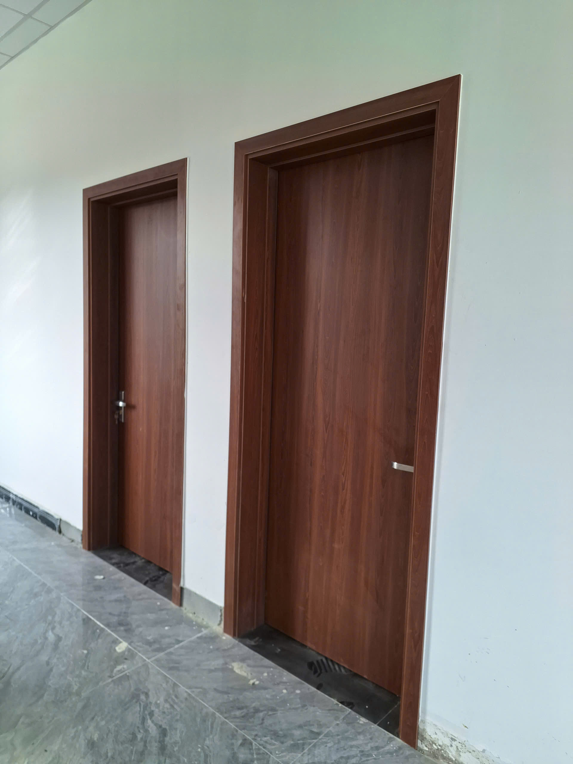 Thi công lắp đặt cửa gỗ công nghiệp