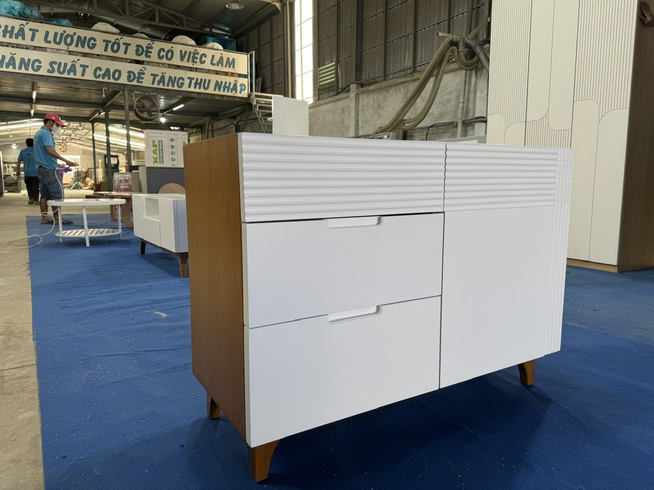 tủ gỗ MDF trang trí hành lang