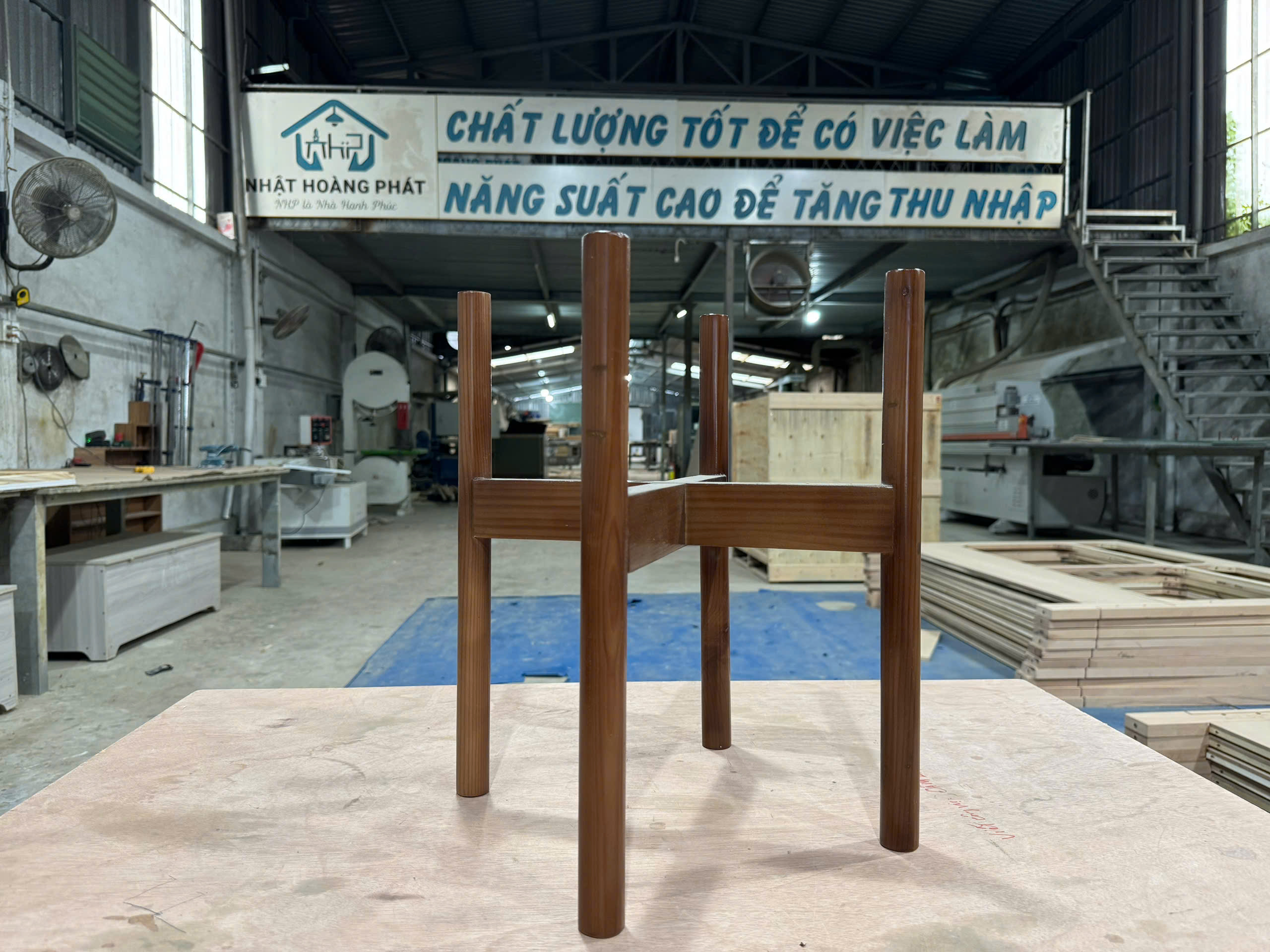 Đôn gỗ kê chậu hoa