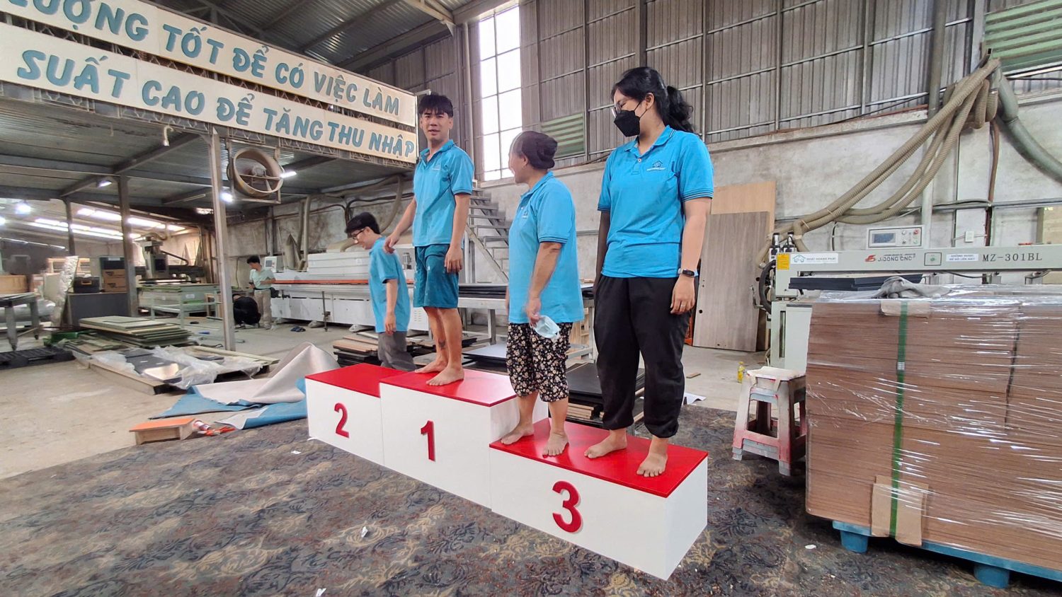 bục phat giải thưởng